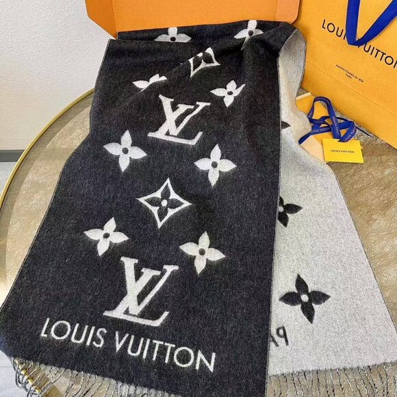 LOUIS VUITTON Cold Reykjavik Scarf - Picture 1 of 5